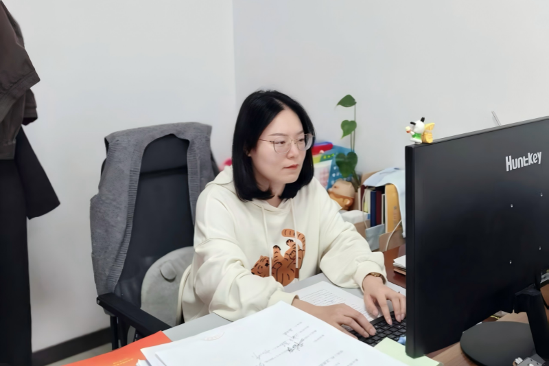 厚亞利工作照.png